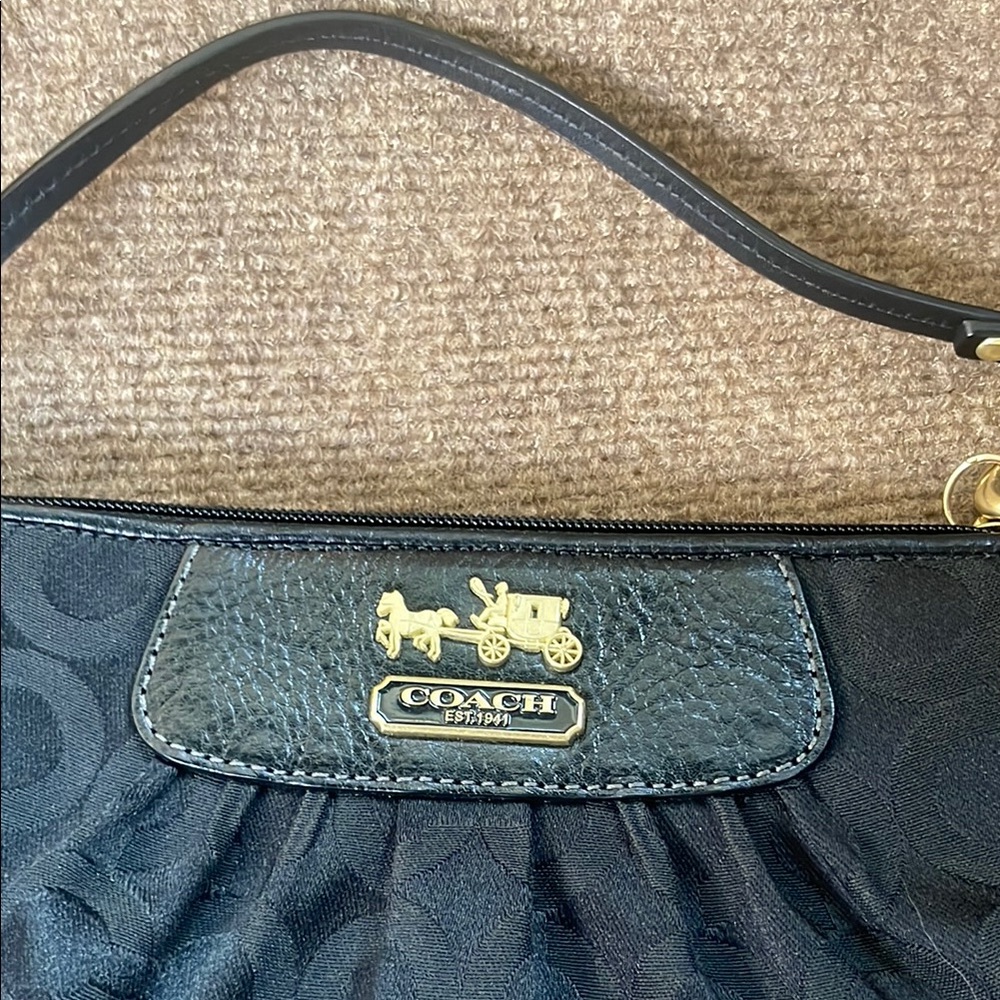 Coach Madison 41988 Black Signature Opt Art Wristlet
Pouch Clutch Wallet - Picture 2 of 8